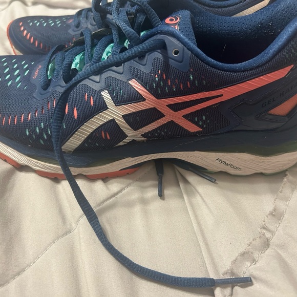 ASICS shoes - Picture 2 of 3